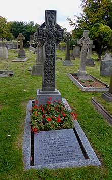 220px-Grave_of_Malcolm_Campbell